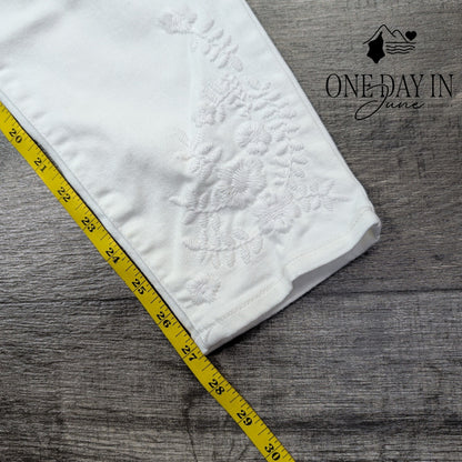 Chico's Embroidered Pull On Jegging Ankle Jeans White Size 0.5R 6 NWT Size 6