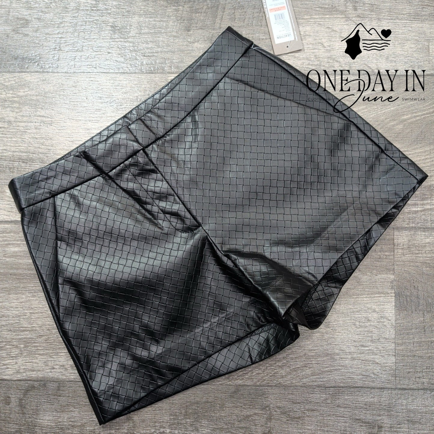 Kenneth Cole Faux Leather Shorts Size 2
