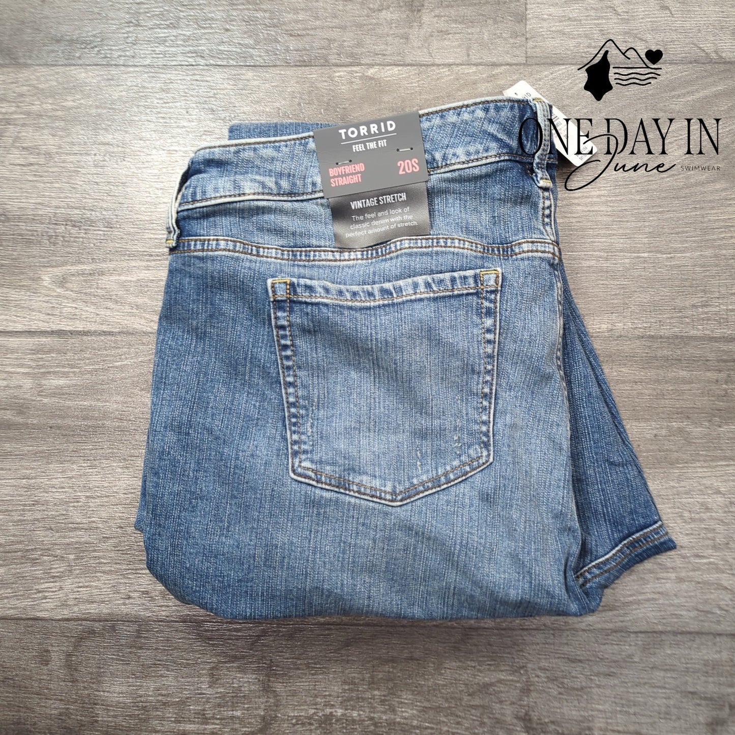 Torrid Boyfriend Straight Distressed Jeans Size 20S