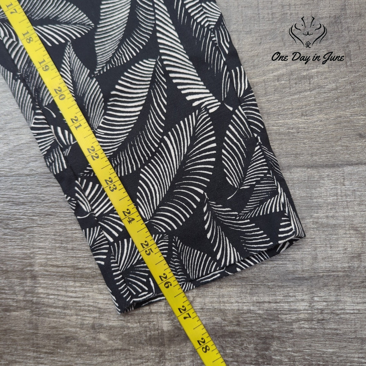 Merona Tropical Leaf Print Stretch Ankle Pants Black White Size 2