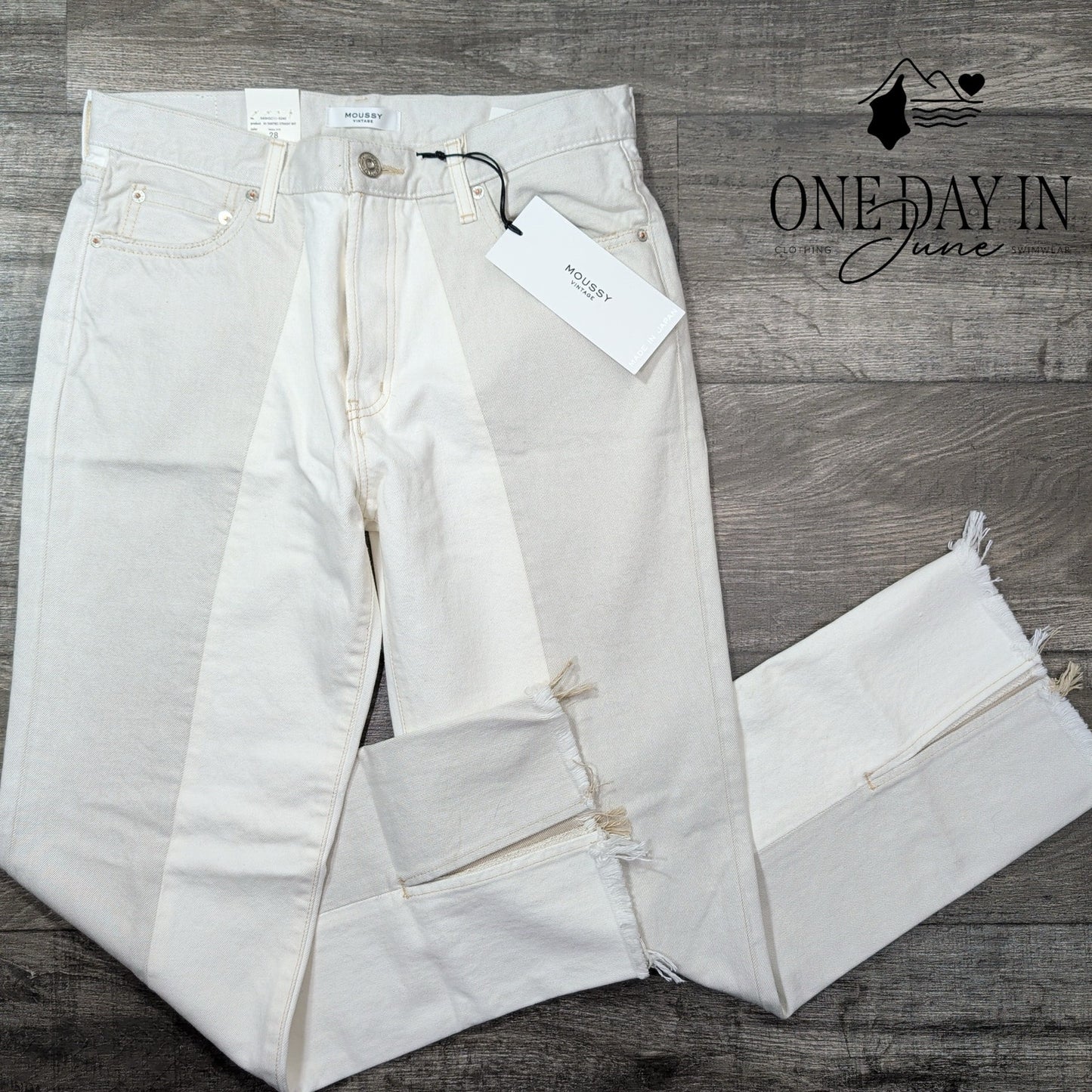 Moussy Vintage Raintrec Straight Jeans White Split Raw Hem NWT Size 6 (28)