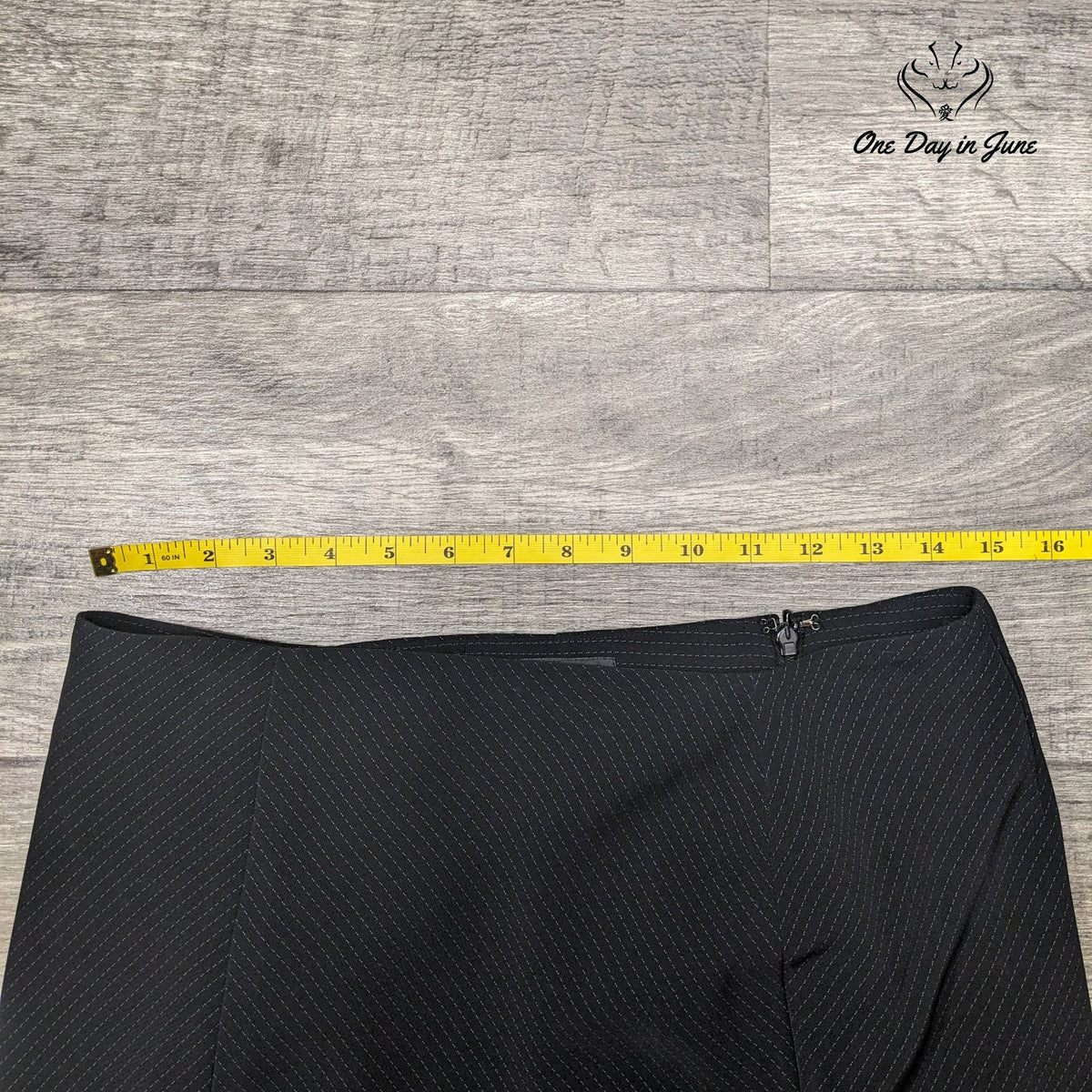 Larry Levine Black Pinstripe Pencil Skirt Lined Career Office Size 10