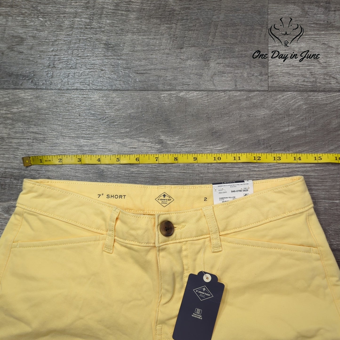 St. John's Bay 7" Mid Rise Shorts Size 2