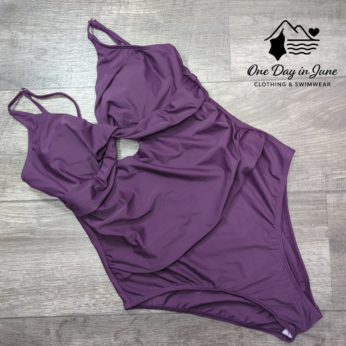 Cupshe Cross Front Keyhole One Piece Swimsuit Size L