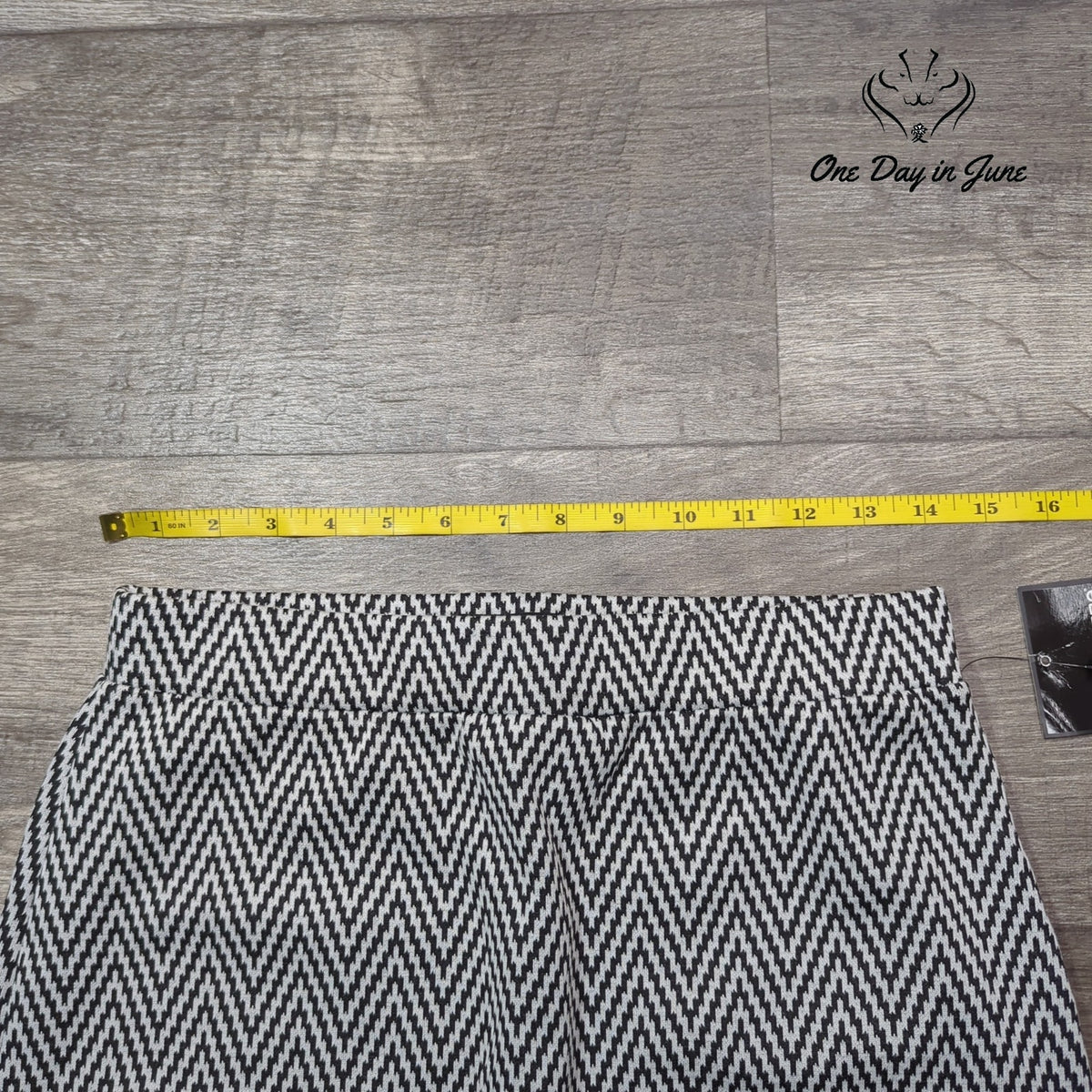 Liz Claiborne Pull On Pencil Skirt Black Cream Chevron Geometric NWT Size S