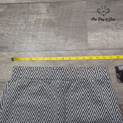 Liz Claiborne Pull On Pencil Skirt Black Cream Chevron Geometric NWT Size S