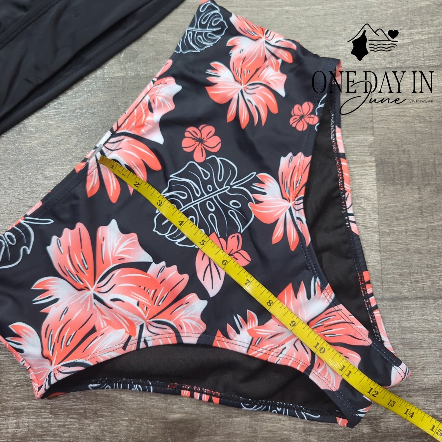 CharmLeaks High Neck Bikini Swimsuit Size M