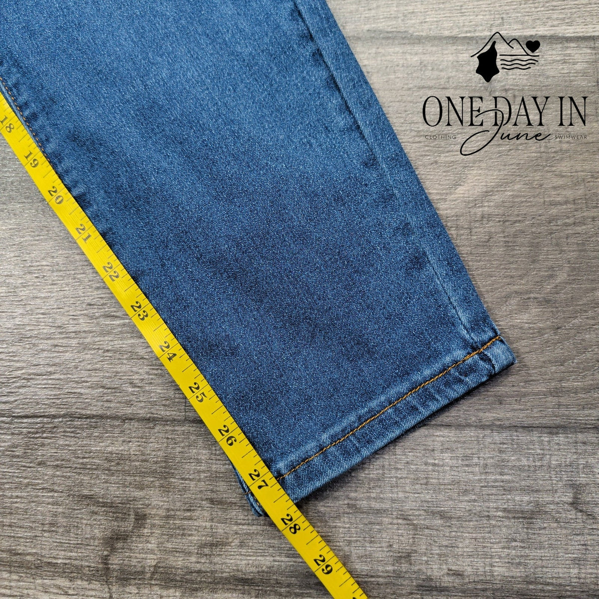 Tahari Amelia Rayon Denim Button Fly Skinny Jeans Blue NWT Size 16W