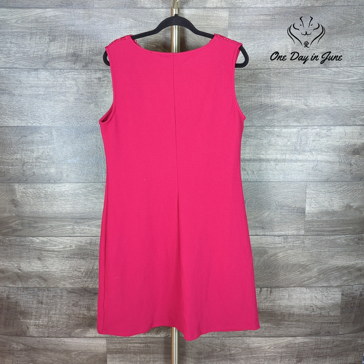 Dana Buchman Sleeveless Shift Dress Fashion Red Crochet V Neck NWT Size M