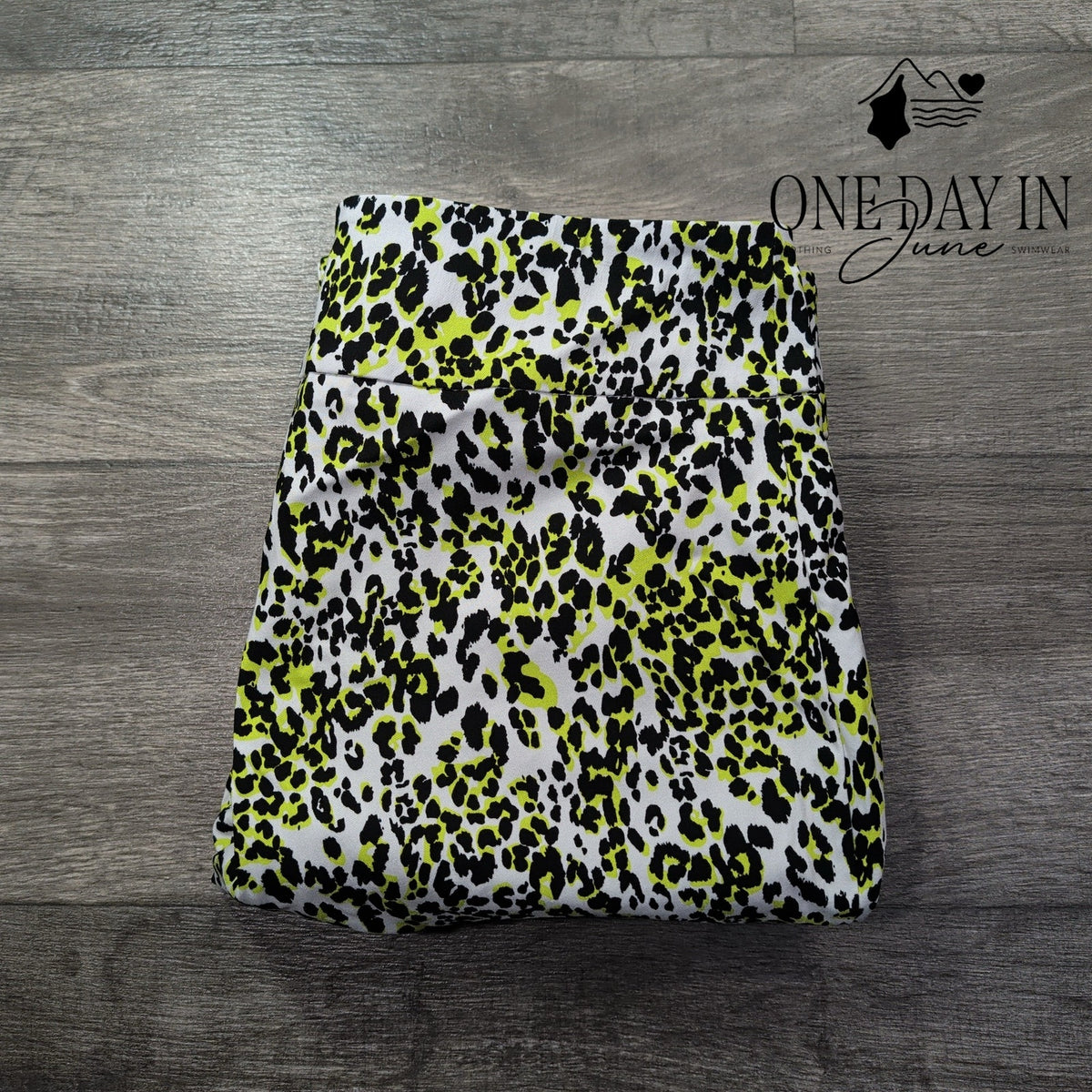 Peck & Peck Eva Crop Leopard Print Straight Leg Pants White Neon NWT Size 12