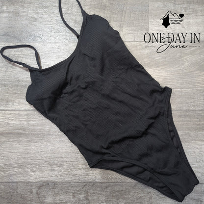 CharmLeaks Ribbed Adjustable Strap One Piece Swimsuit Size M