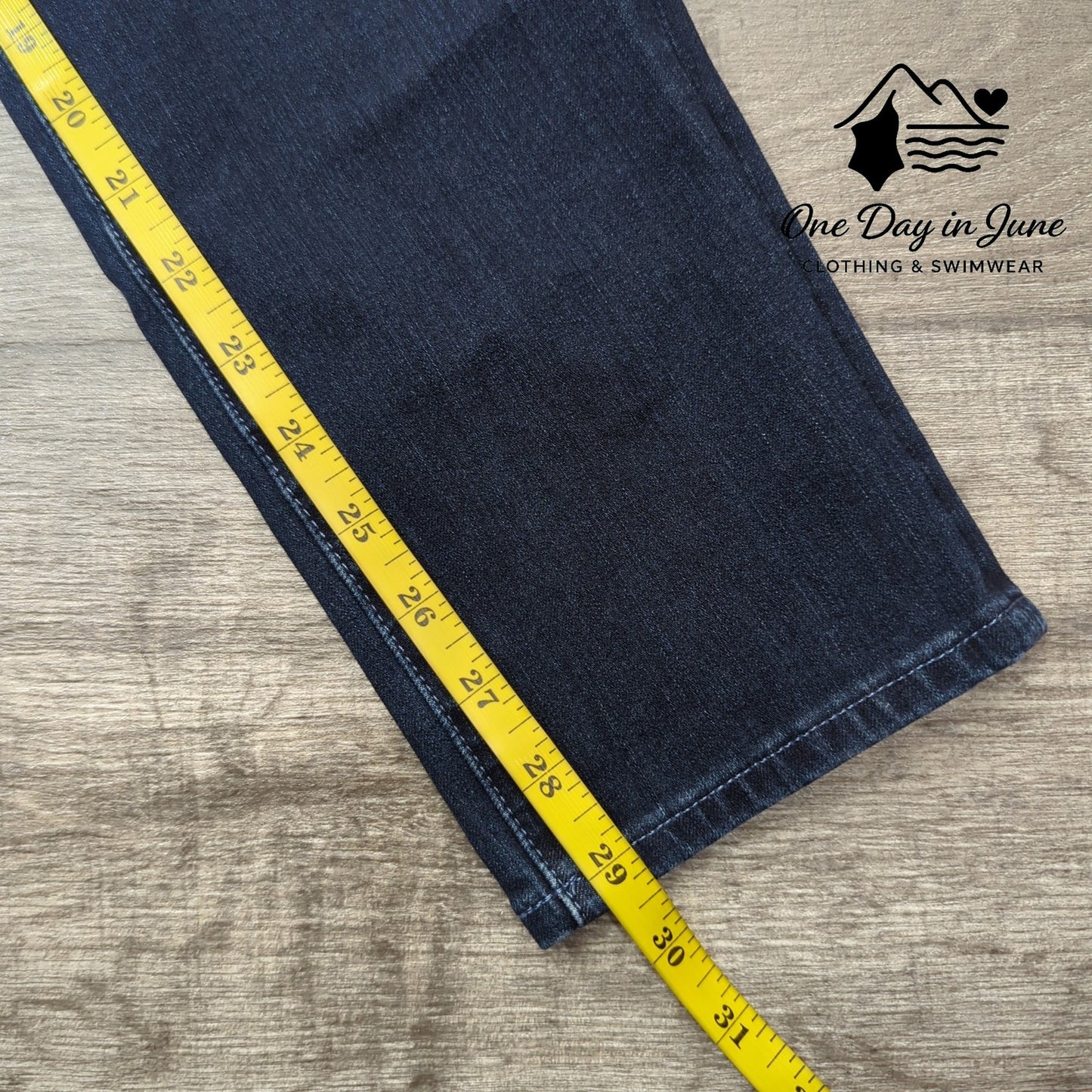 AG Adriano Goldschmied The Prima Mid Rise Cigarette Jeans Size 31 (12)
