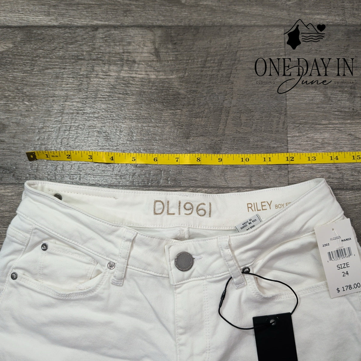 DL1961 Riley Boyfriend Distressed Jeans Mania White NWT Size 00 (24)