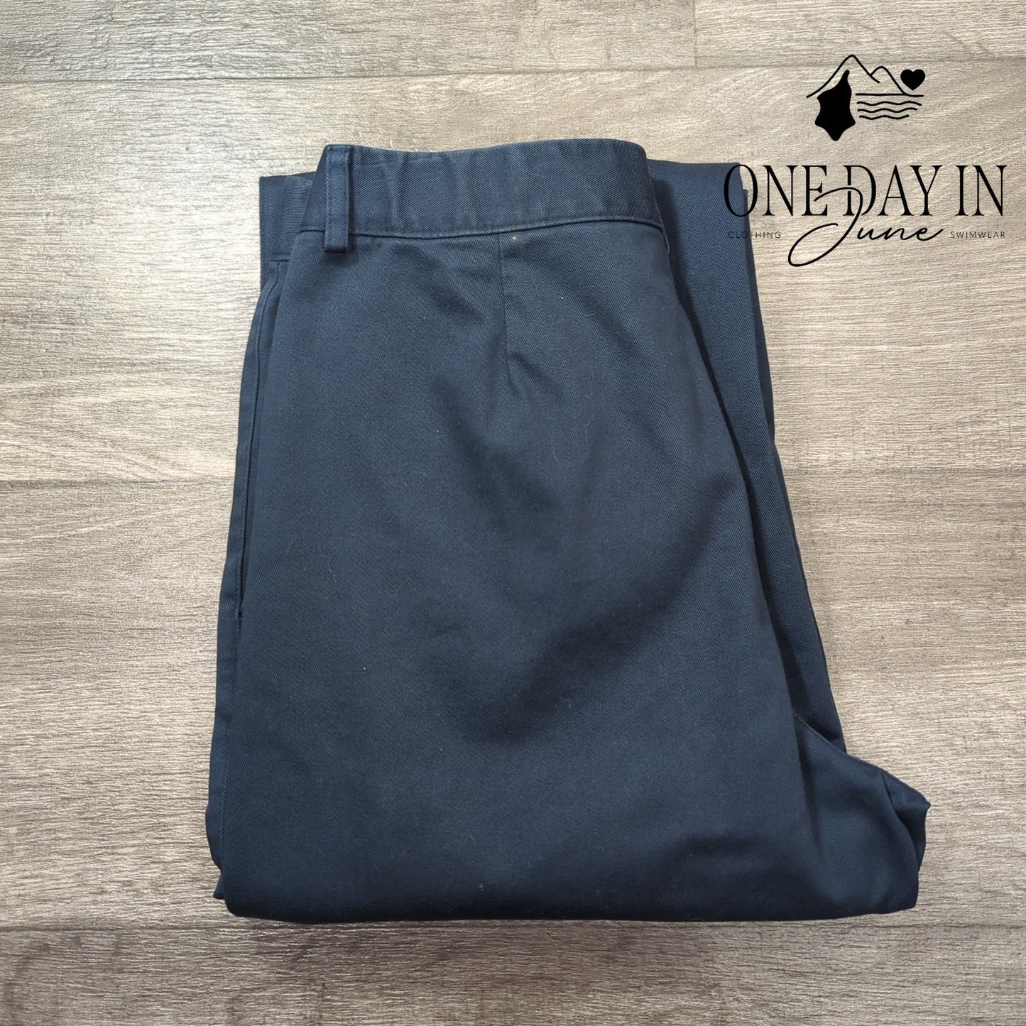 L.L.Bean Classic Straight Leg Pants Size 4