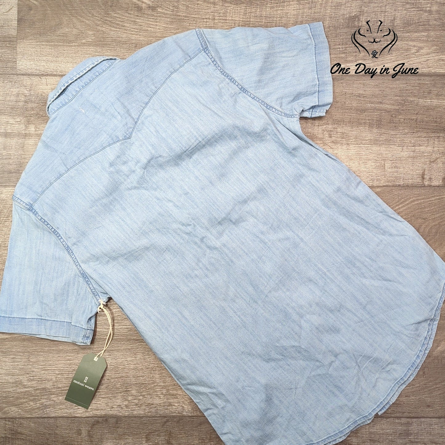 Mutual Weave Snap Front Top Size M