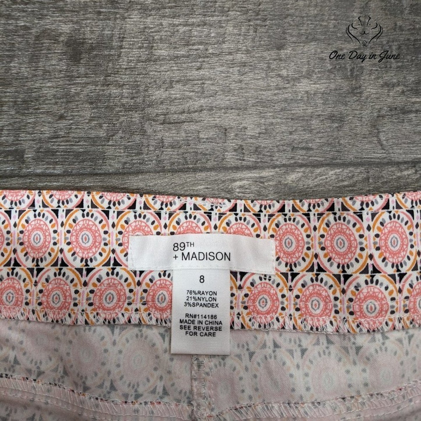 89th & Madison Comfort Waist Moroccan Tile Capri Pants Size 8