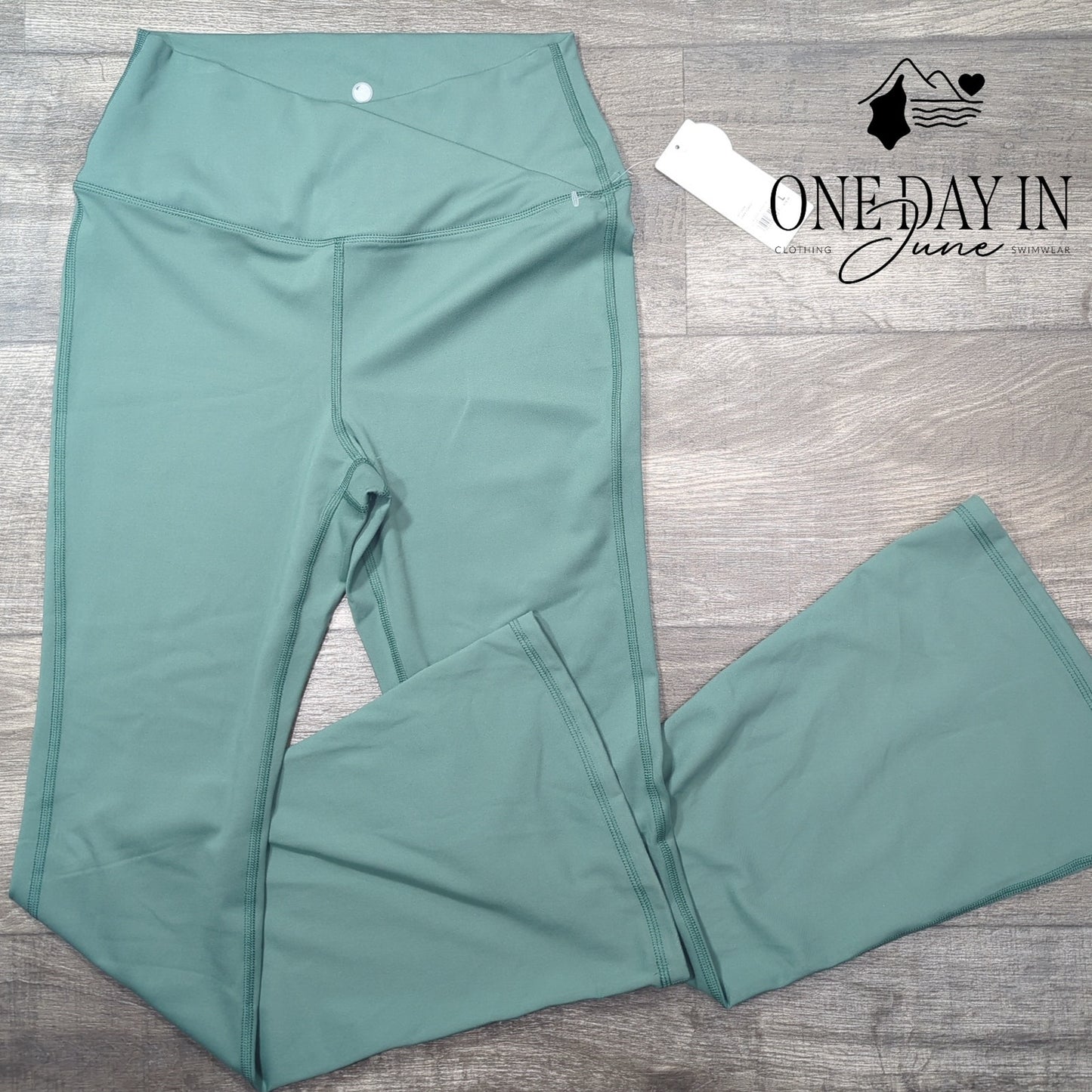 Yogalicious Flare Bottom Yoga Pants Size L