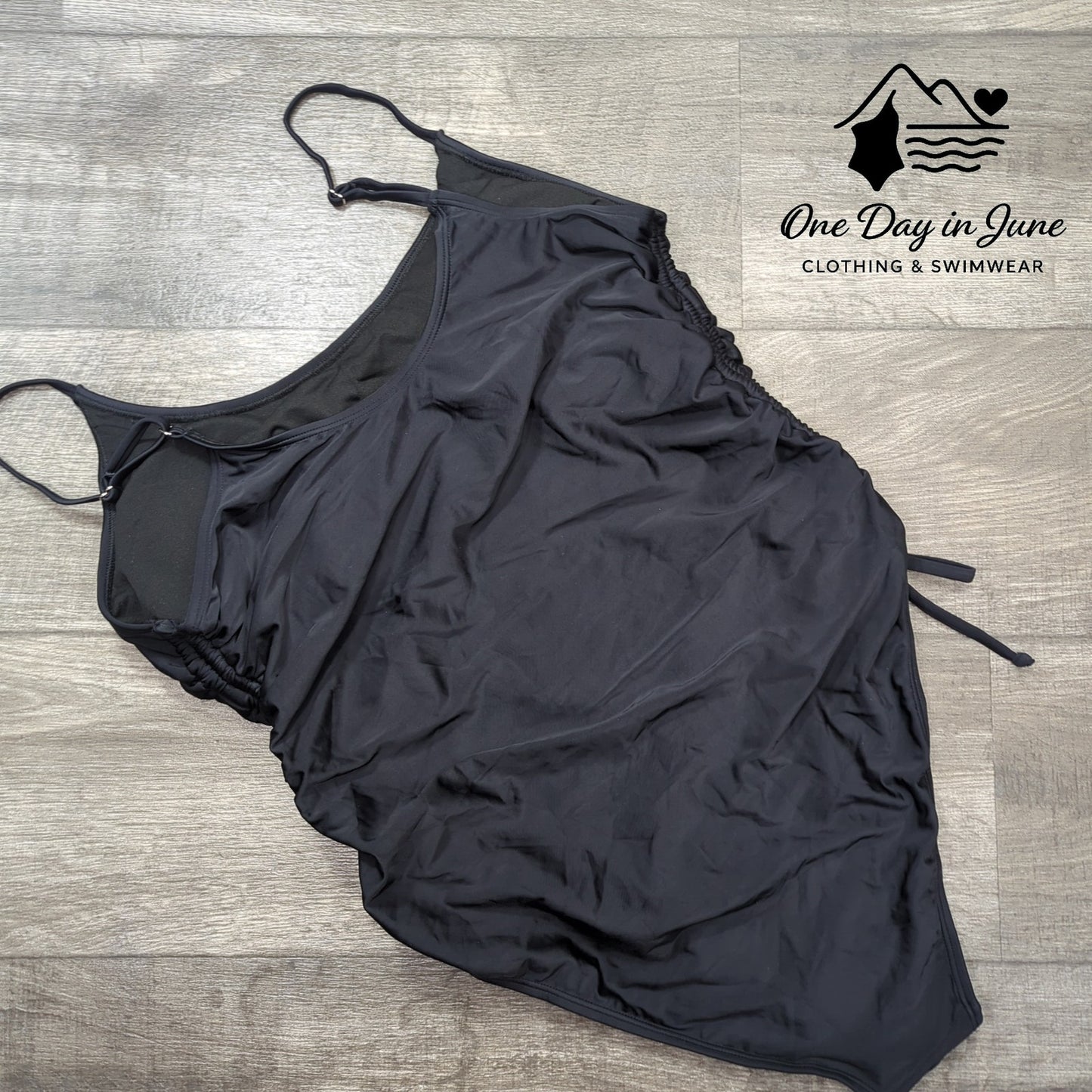 Charmleaks Plus Size Ruched Side One Piece Swimsuit Size 2X