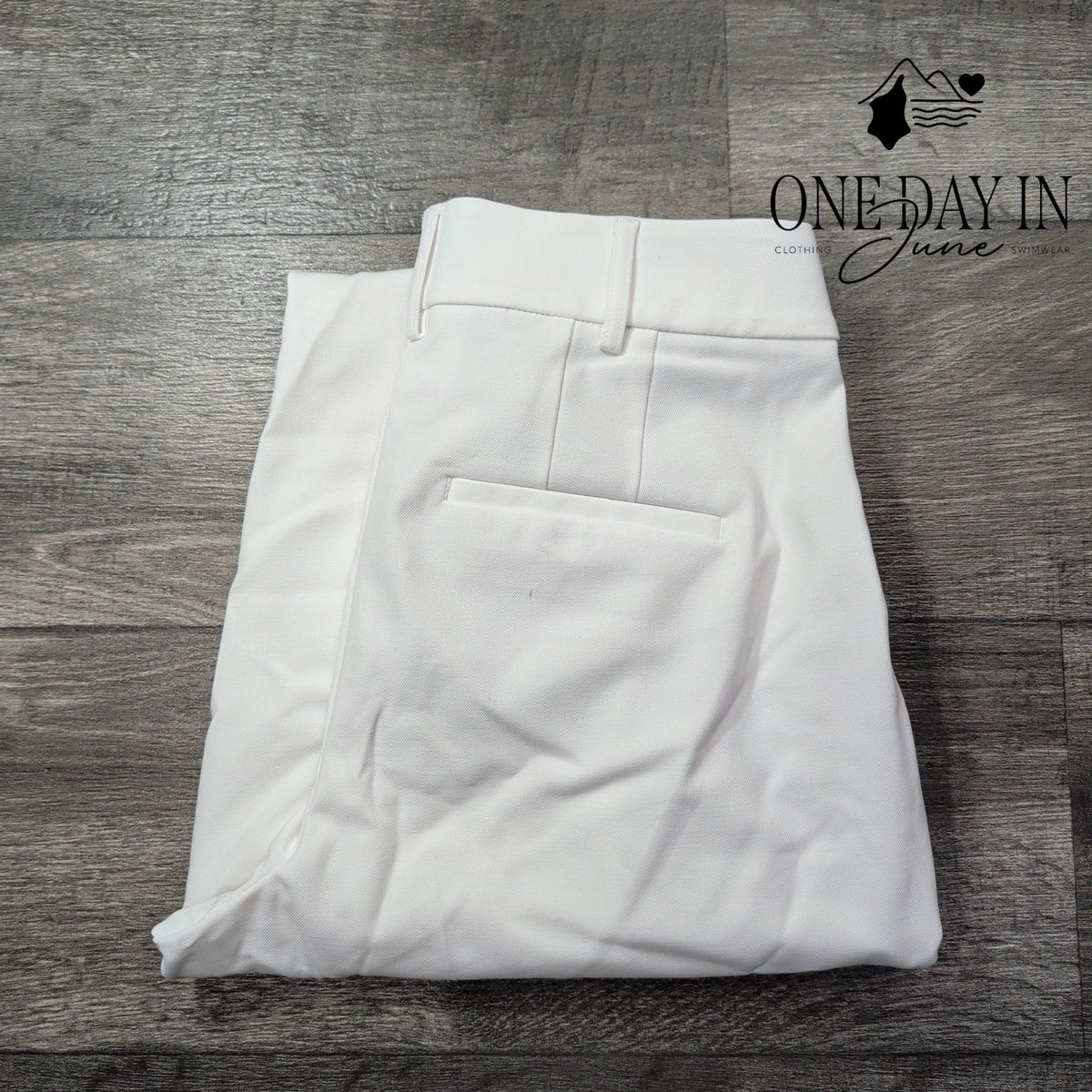 Express The Stylist Super High Rise Dress Pants White NWT Size 10 Short