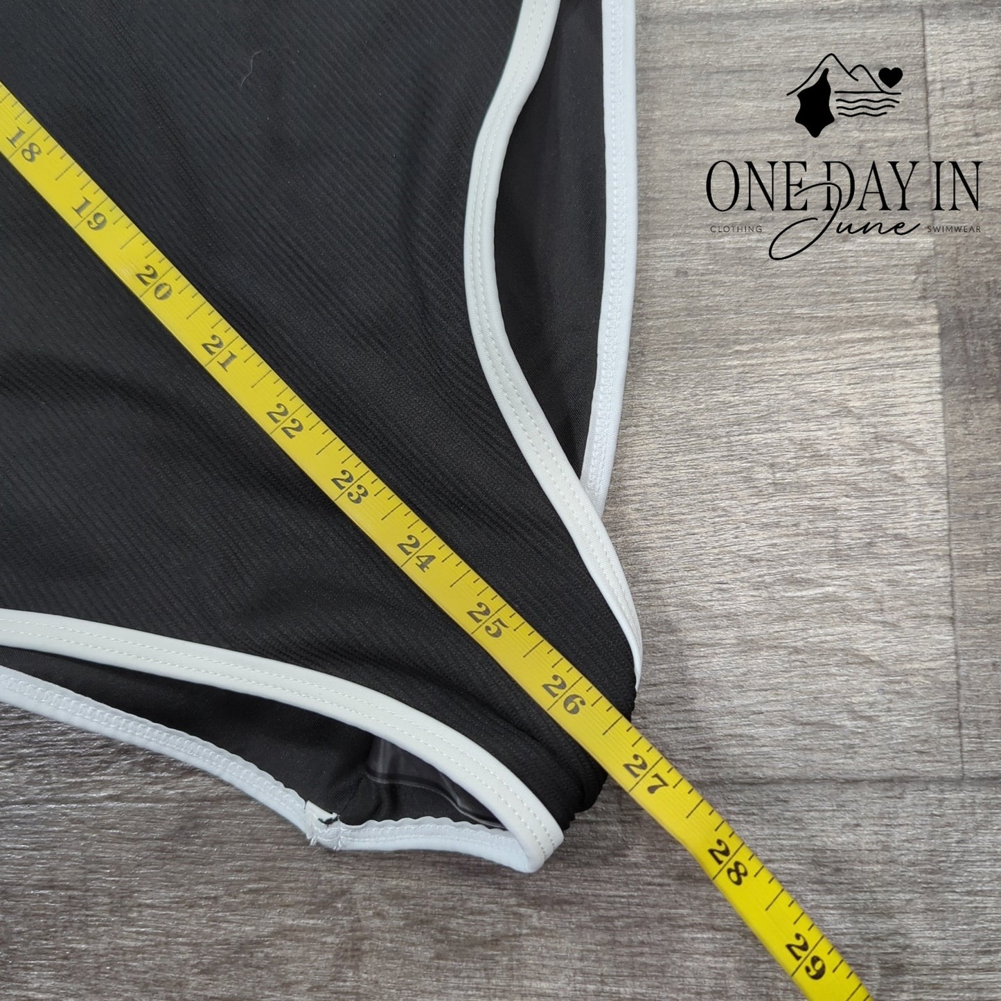 Blooming Jelly Ribbed One Piece Swimsuit Size M