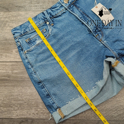 Good American Girlfriend Petite Shorts Size 14