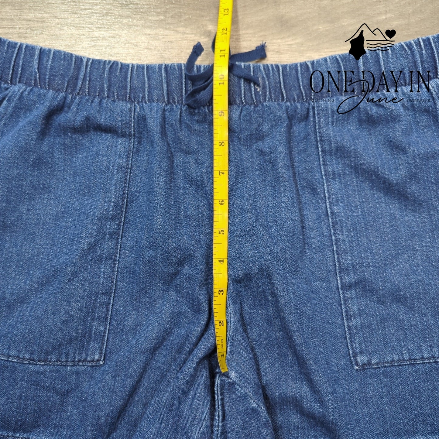 Wonderly Mid Rise Drawstring Denim Shorts Size L