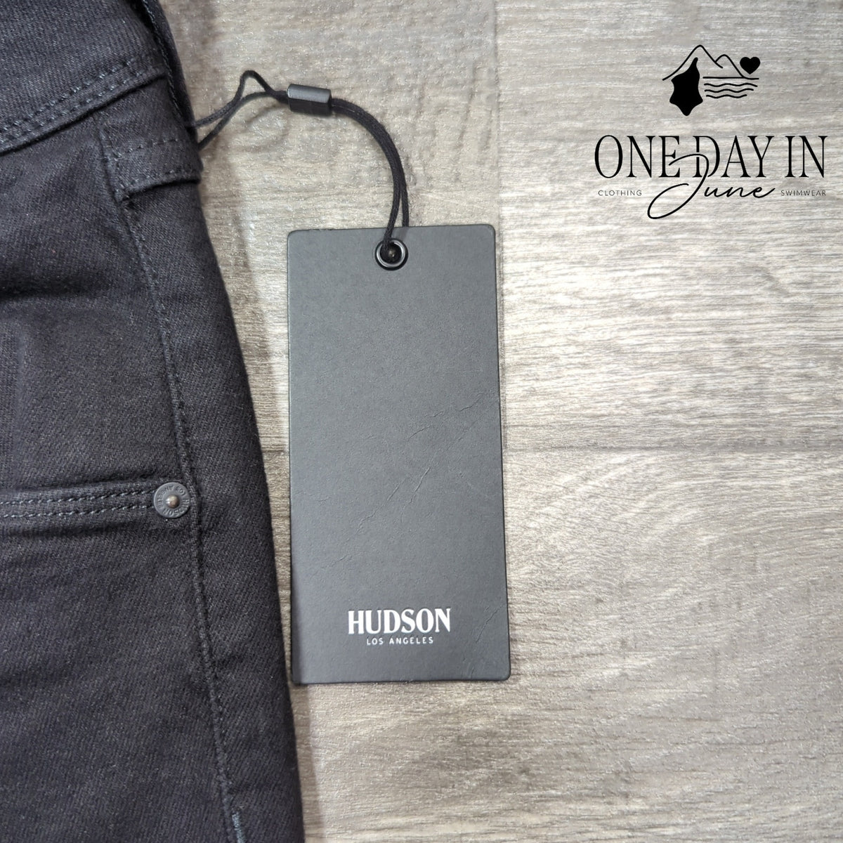 Hudson Collin Mid Rise Skinny Jeans Black Size NWT $205 Size 23 (00)