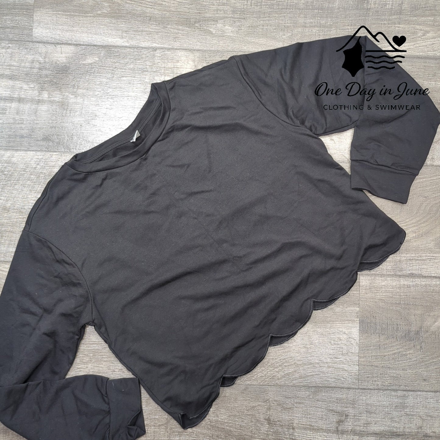Romwe Scallop Edge Long Sleeve Sweatshirt Size XL