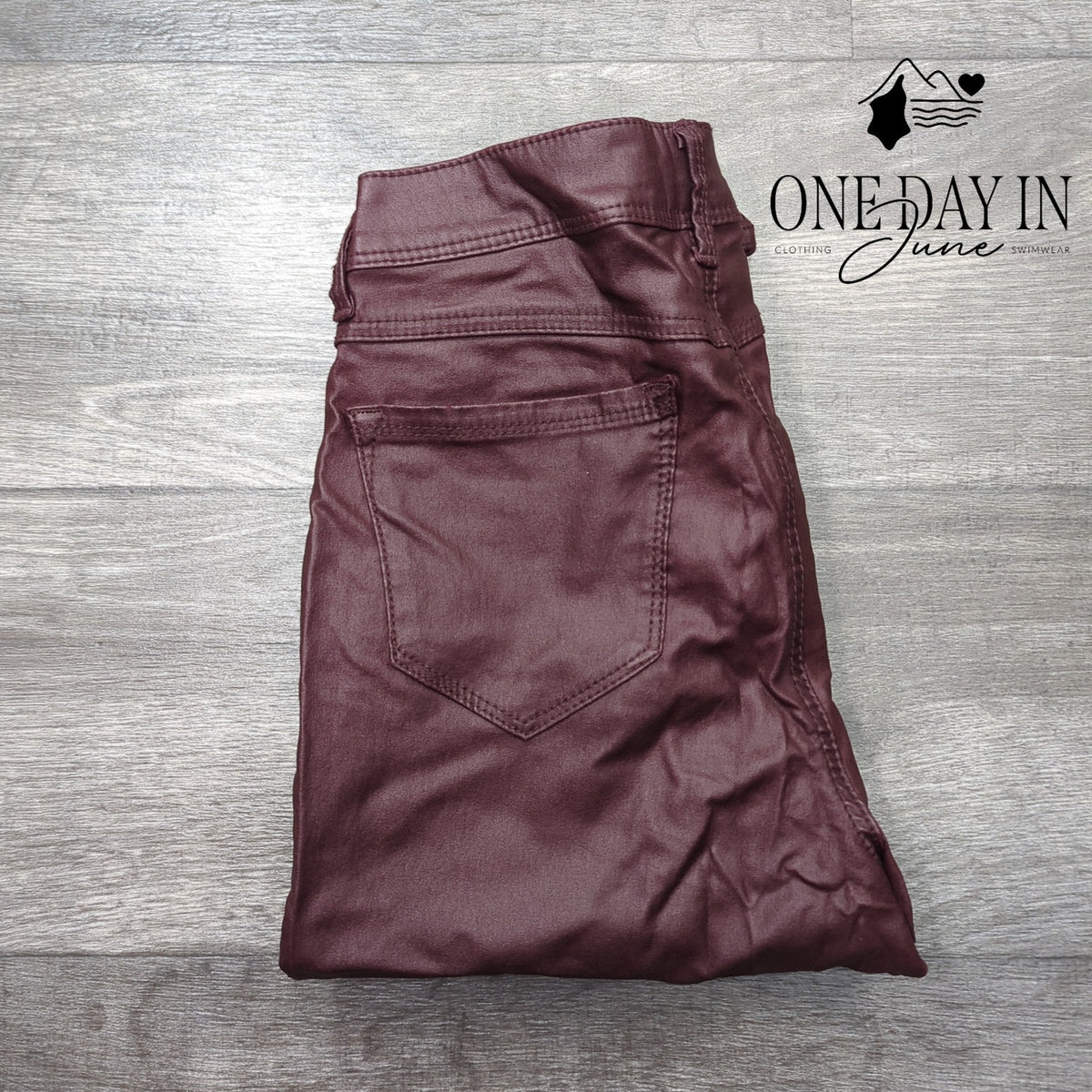 1822 Denim Coated Skinny Jeggings Burgundy Lace Up Ankle Pants Size 10