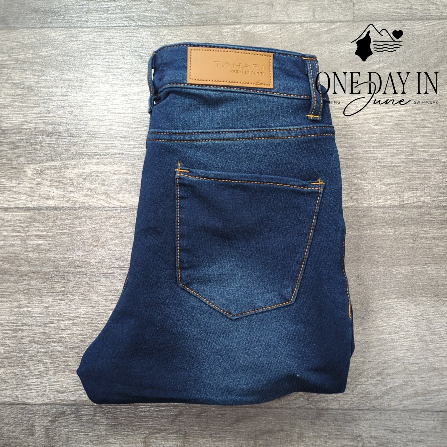 Tahari Classic Mid Rise Skinny Jeans Size 4P