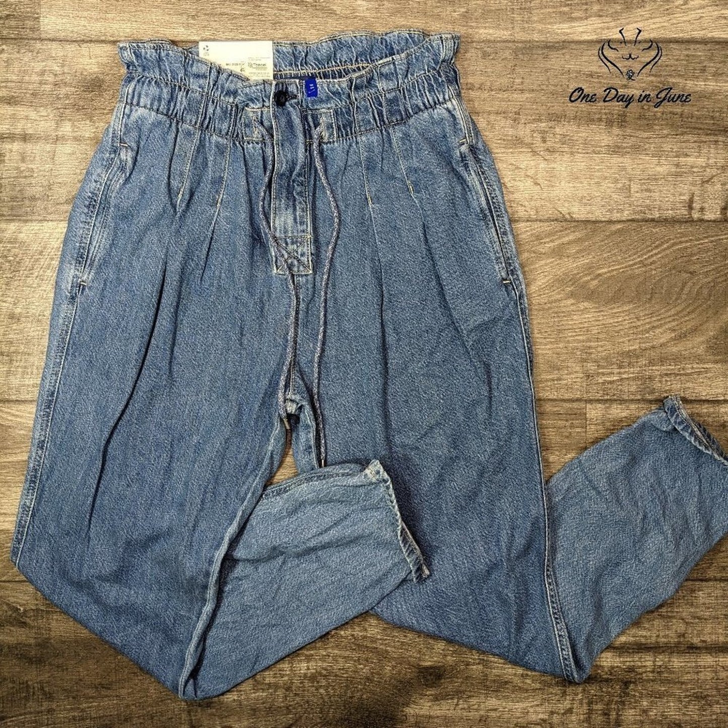 Arizona Jean Co. Juniors Highest Rise Mom Jeans Size 13