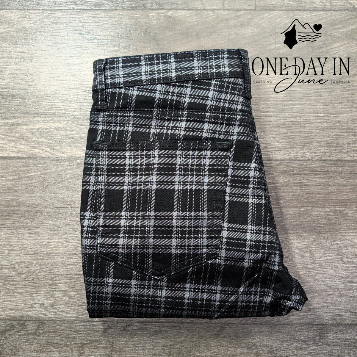 AG Adriano Goldschmied Jodi Crop Jeans Black Gray Plaid NWT Size 2 (26)