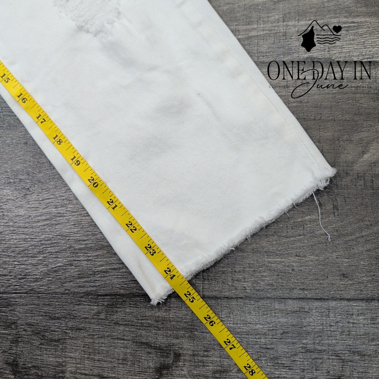 DL1961 Riley Boyfriend Crop Jeans White Distressed Raw Hem NWT Size 12 (31)