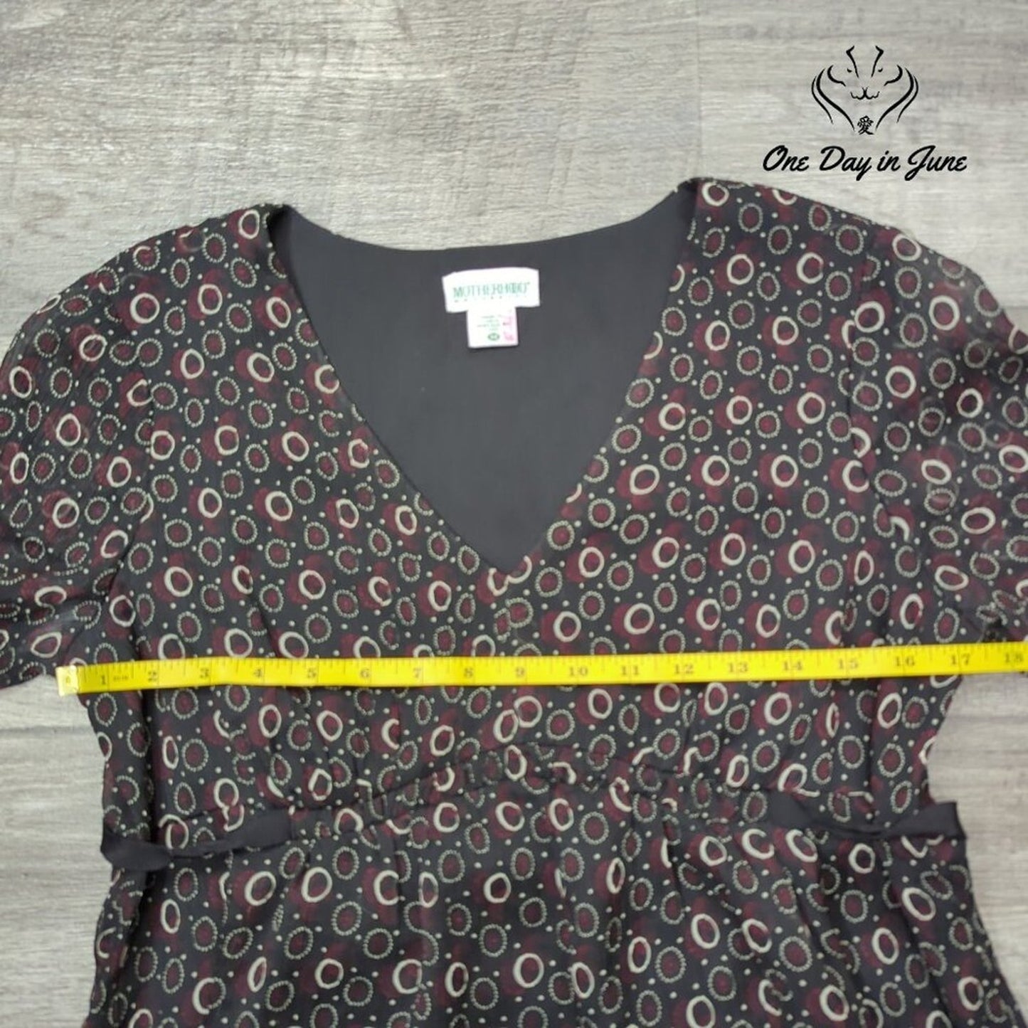Motherhood Maternity 3/4 Sleeve Maternity Top Size M