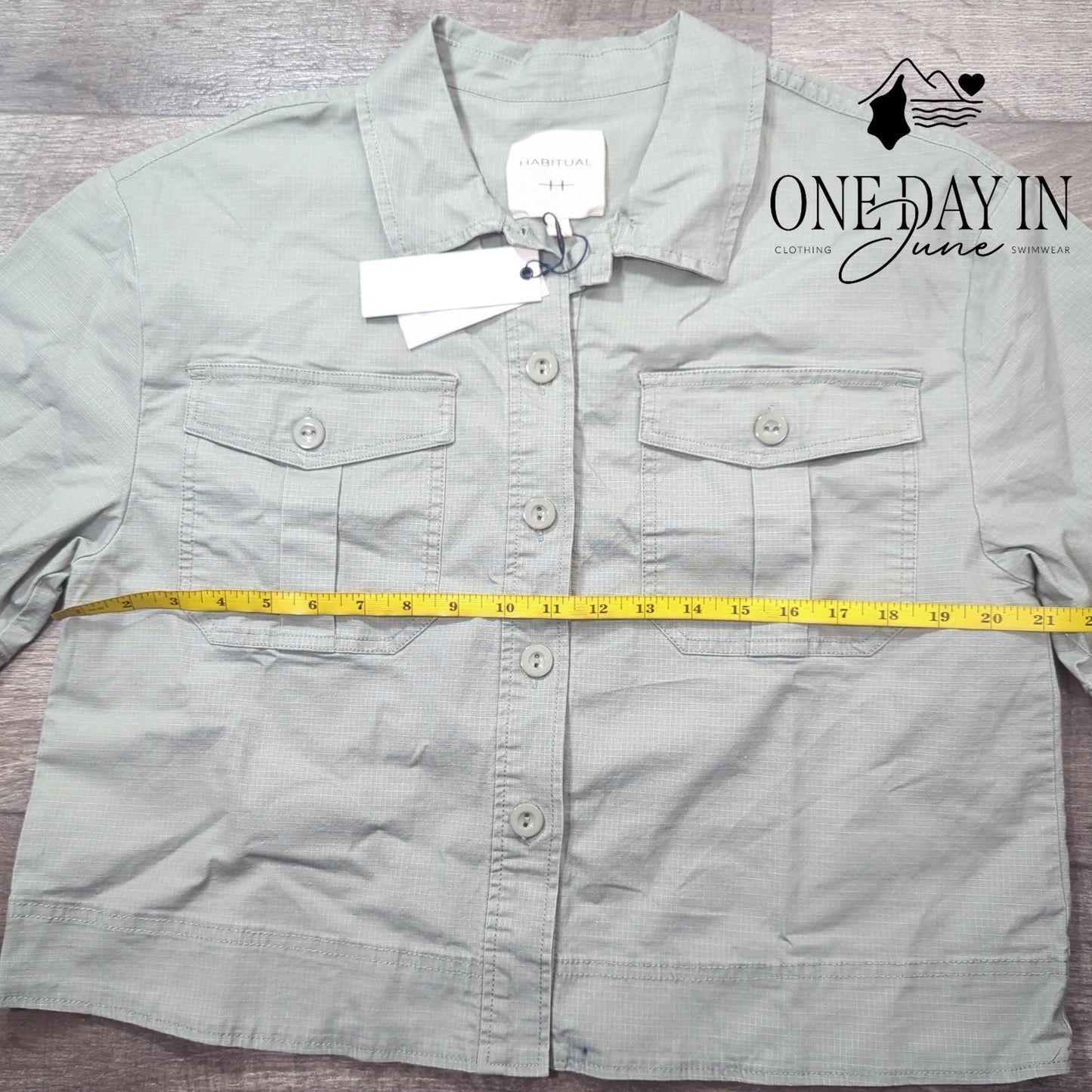 Habitual Button Front Top Size L