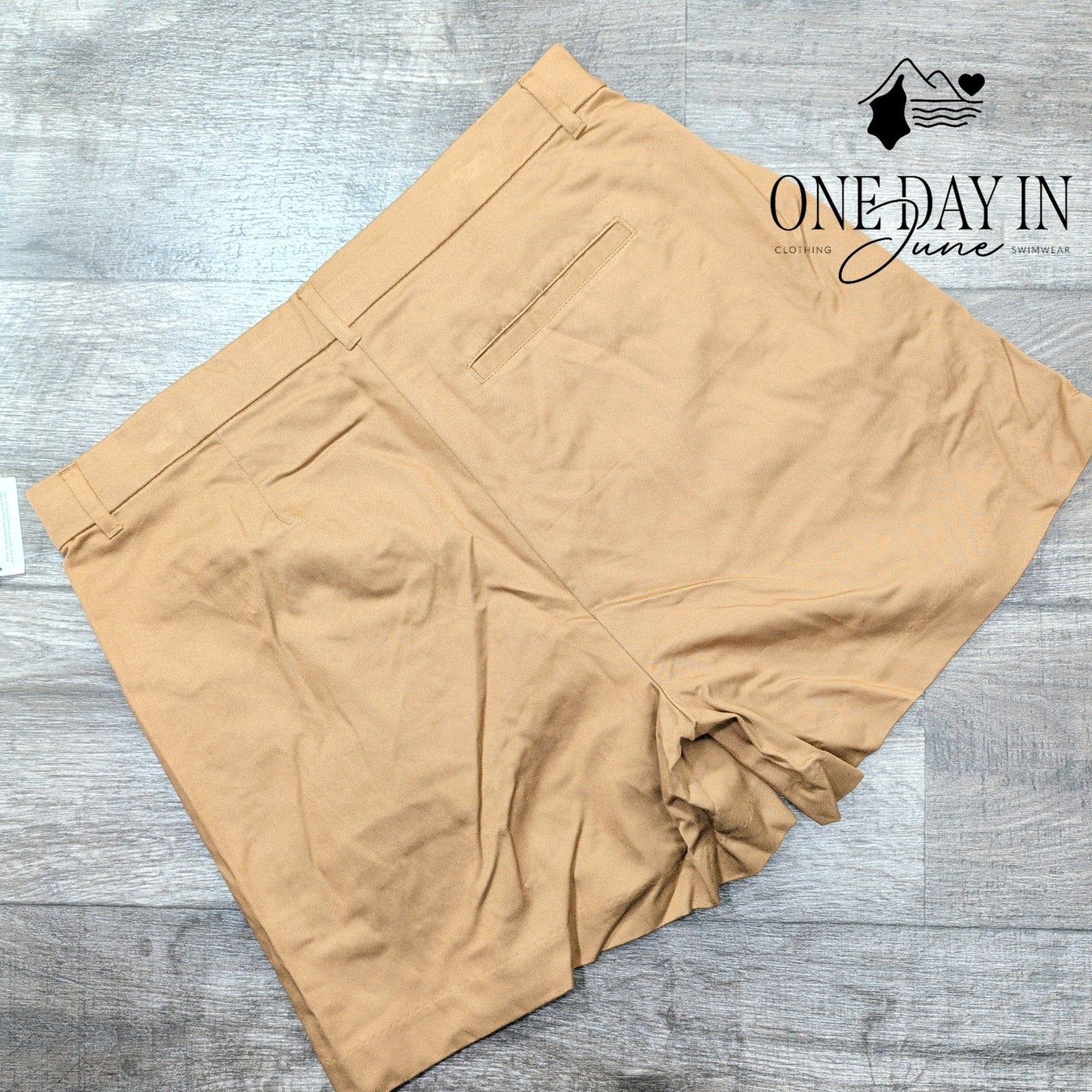 Old Navy Taylor Extra High Rise Adjustable Waist Shorts Size L