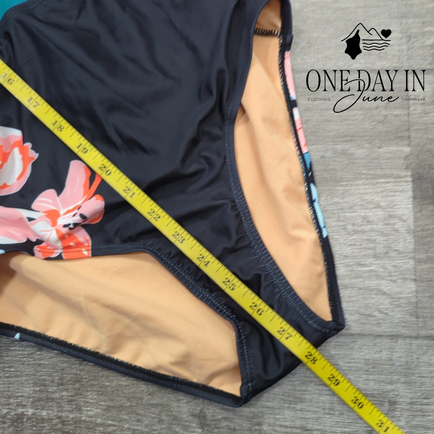 Mollybell Cutout One Piece Swimsuit Size S