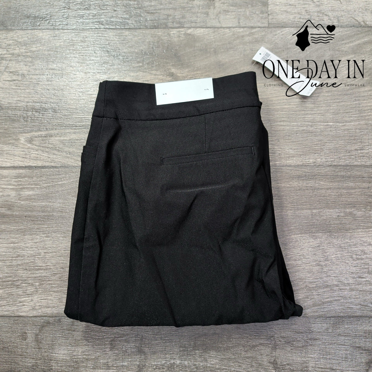 Chico's So Slimming Brigitte High Vent Slim Crop Pants Black NWT Size (10)