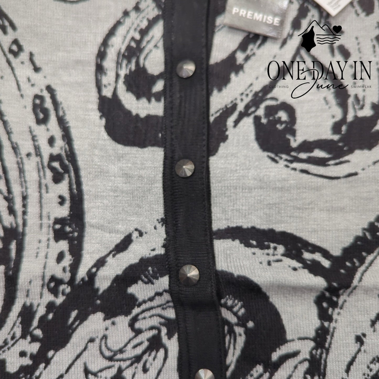 Premise Studio Snap Front Swetaer Size L