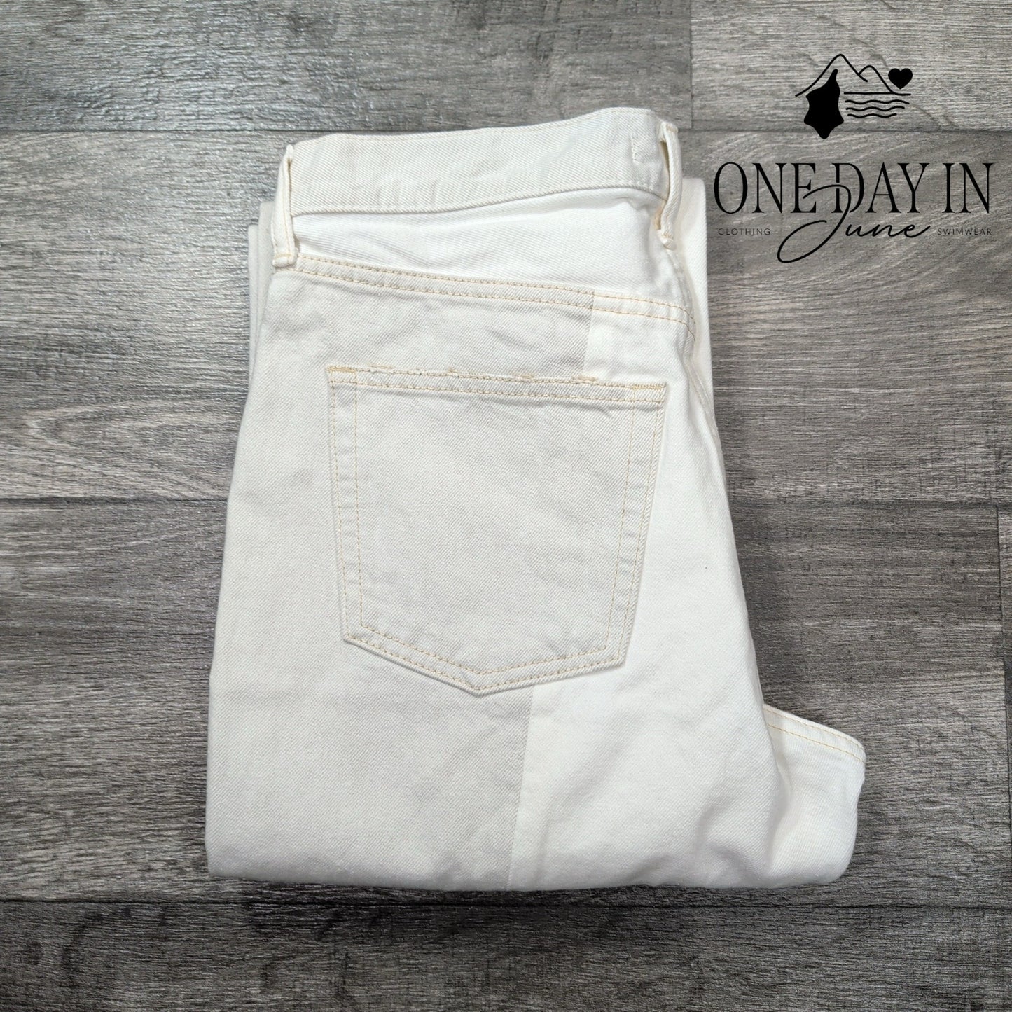 Moussy Vintage Raintrec Straight Jeans White Split Raw Hem NWT Size 6 (28)