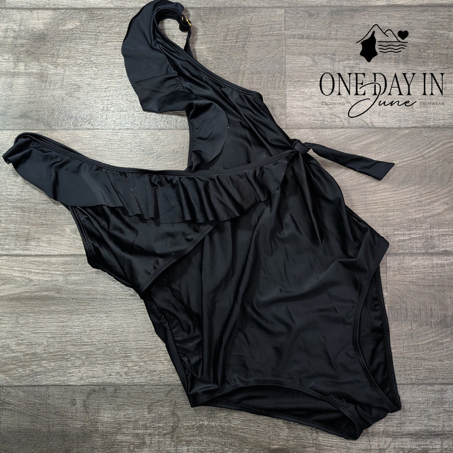 Kindred Bravely Ruffle V One Piece Swimsuit Size L
