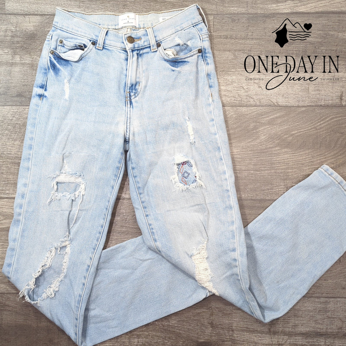 True Craft High Rise Straight Jeans Light Wash Distressed Embroidered Size 0