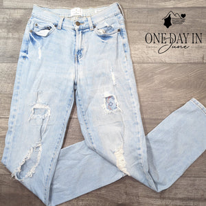 True Craft High Rise Straight Jeans Light Wash Distressed Embroidered Size 0