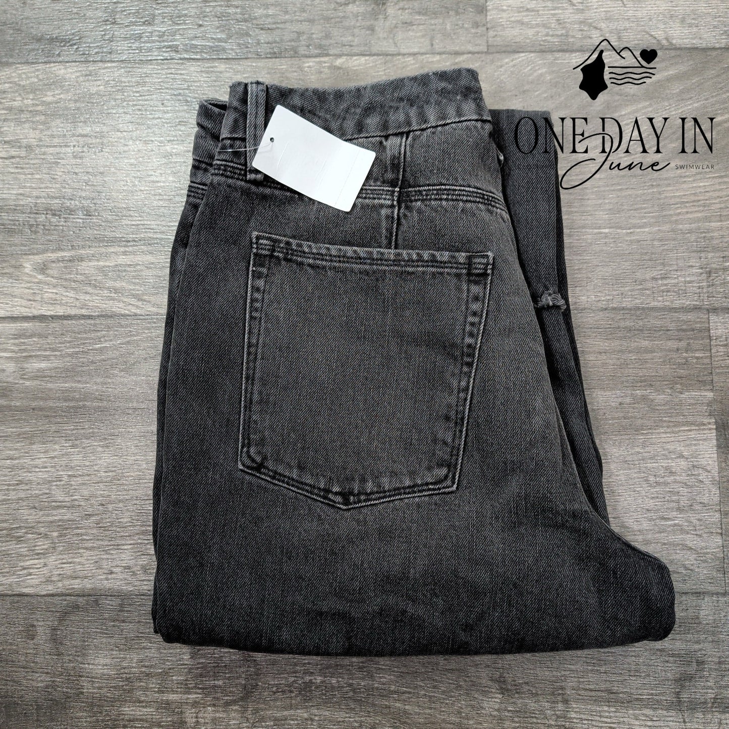Good American Good 90s Baggy Jeans Black NWT Raw Seam $175 Size 10 (30)