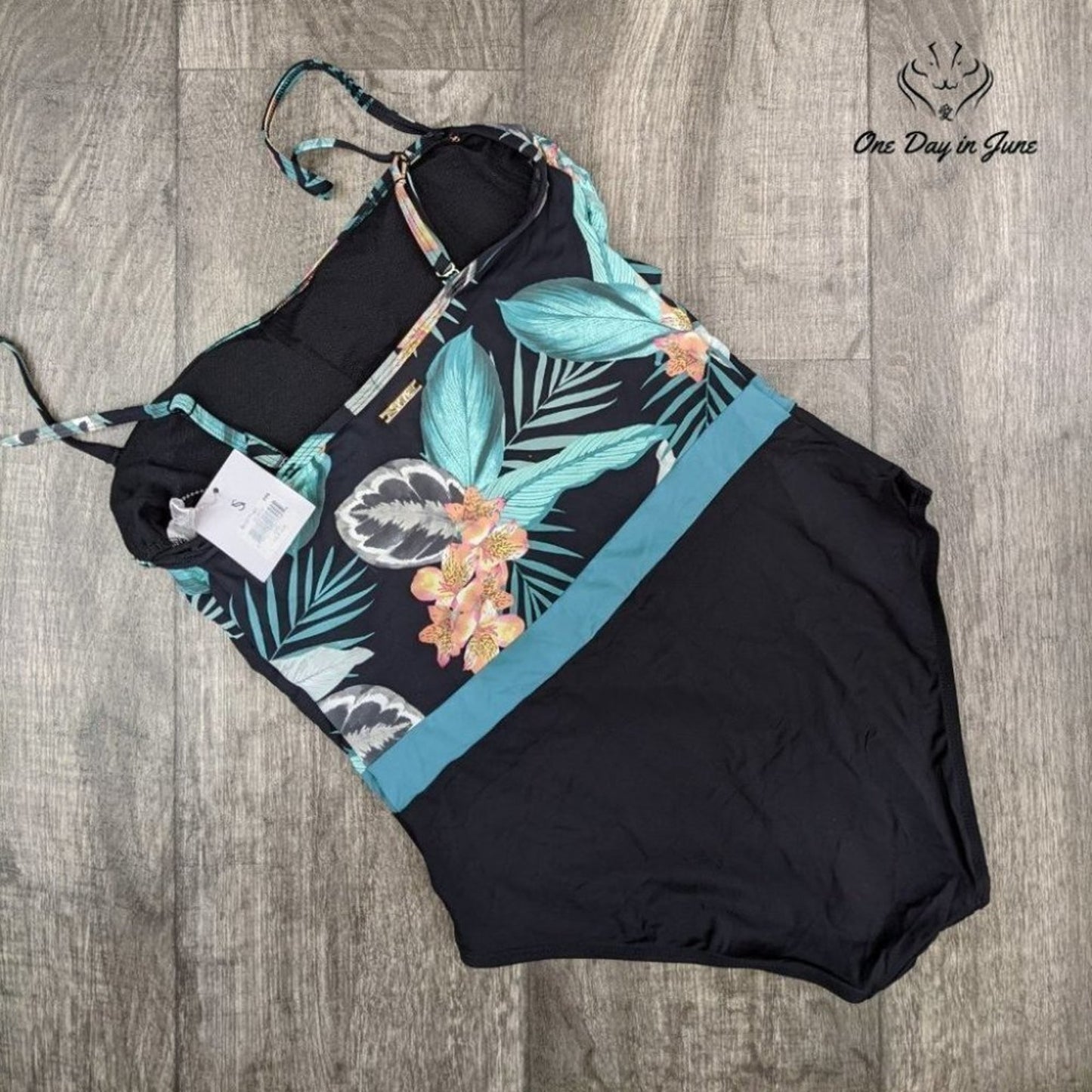 Skye Standard Lily One Piece Swimsuit Size L