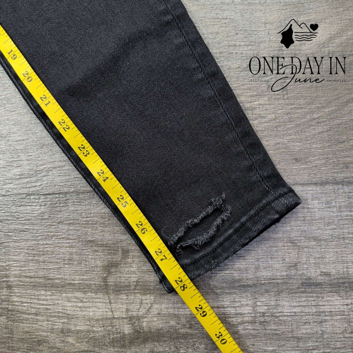 Good American Good Legs Skinny Jeans Black NWT Size 4