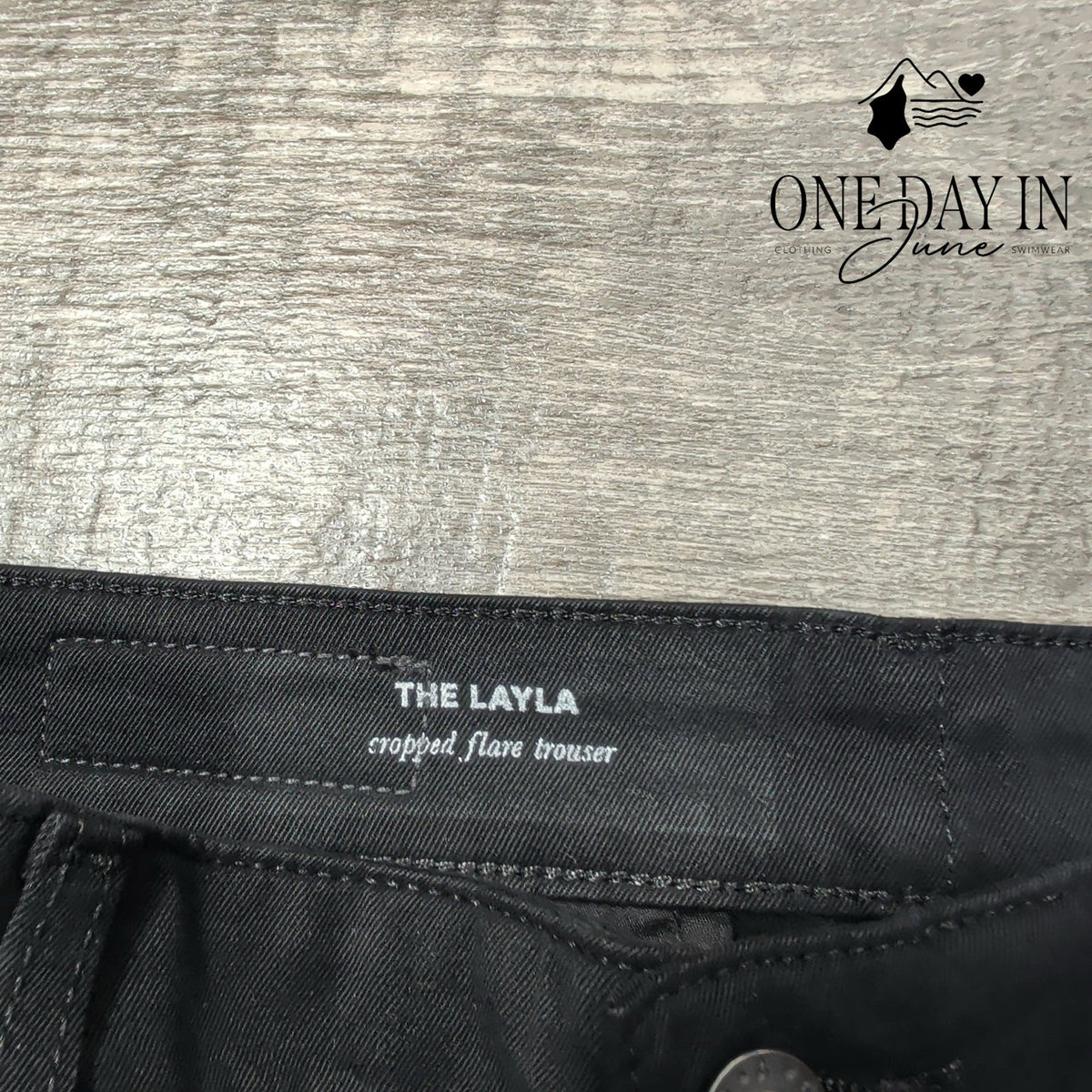 AG Adriano Goldschmied The Layla Cropped Flare Trouser Pants Black NWT Size 4