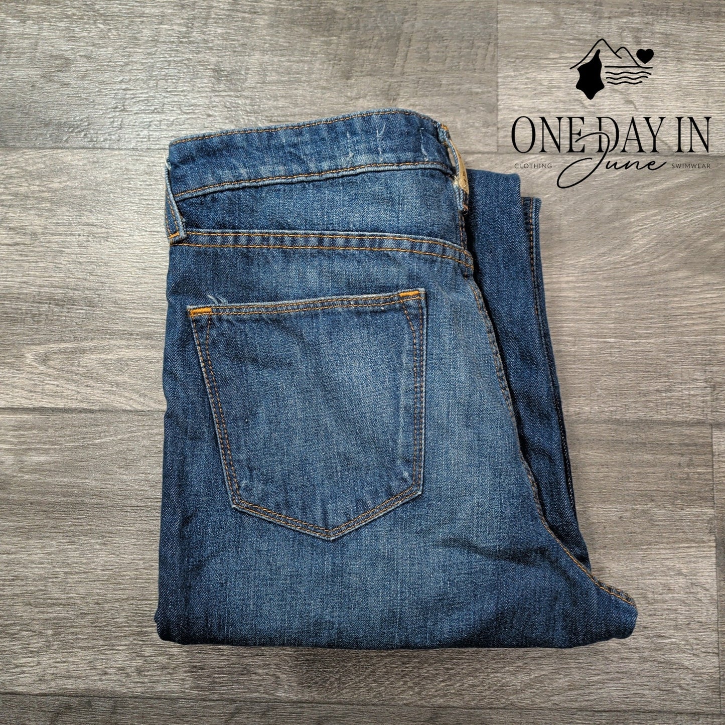 Ariat Ultra High Rise Tomboy Straight Distressed Jeans Size 8 (29)