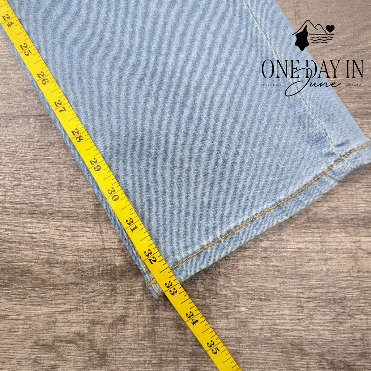 True Religion Billie Mid Rise Straight Jeans Light Wash NWT $159 Size 26Tall