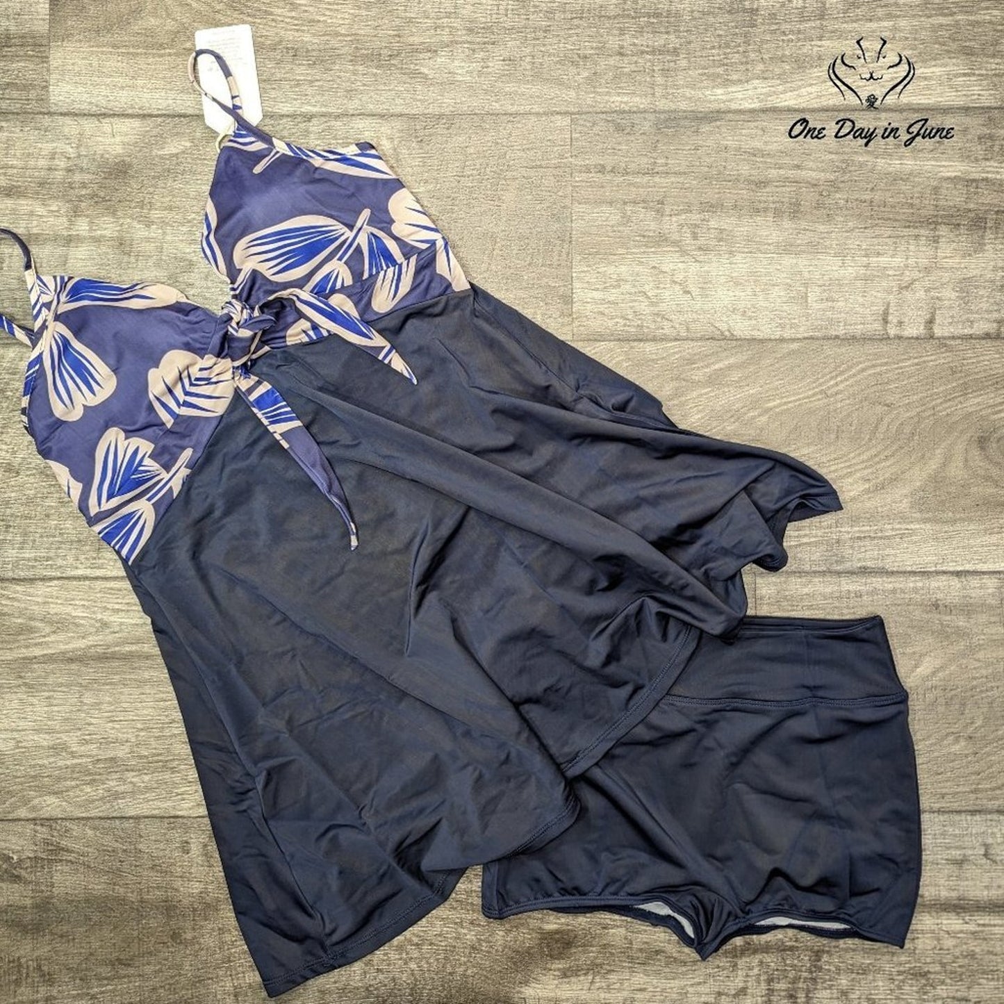 Coshom V Neck Boyshort Tankini Swimsuit Size S